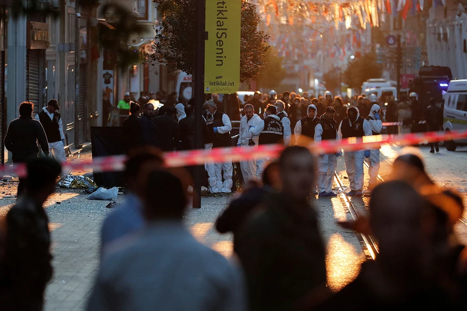 Теракт в центре Стамбула в разгар туристического сезона, в результате которого погибли 6 человек и более 80 ранены, разумеется, затмил в СМИ все другие новости.