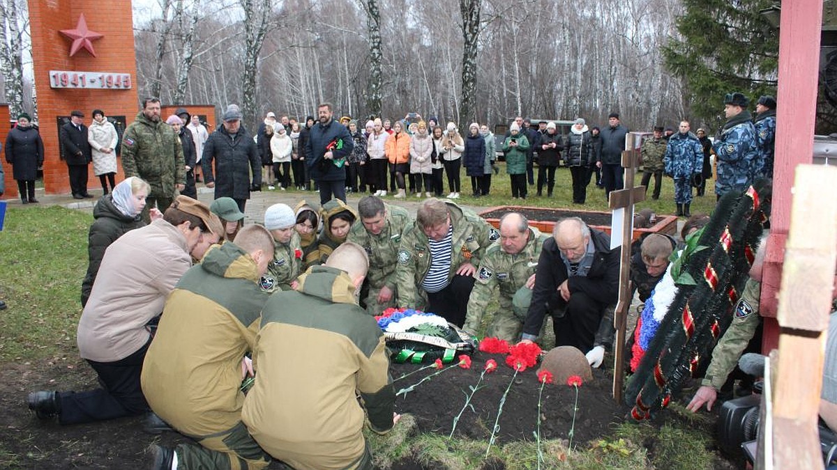 В Орловской области перезахоронили останки 12 красноармейцев - KP.RU