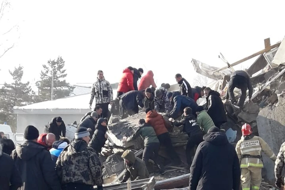 Среди погибших есть дети: спасатели продолжают извлекать тела людей из-под завалов в Тымовском