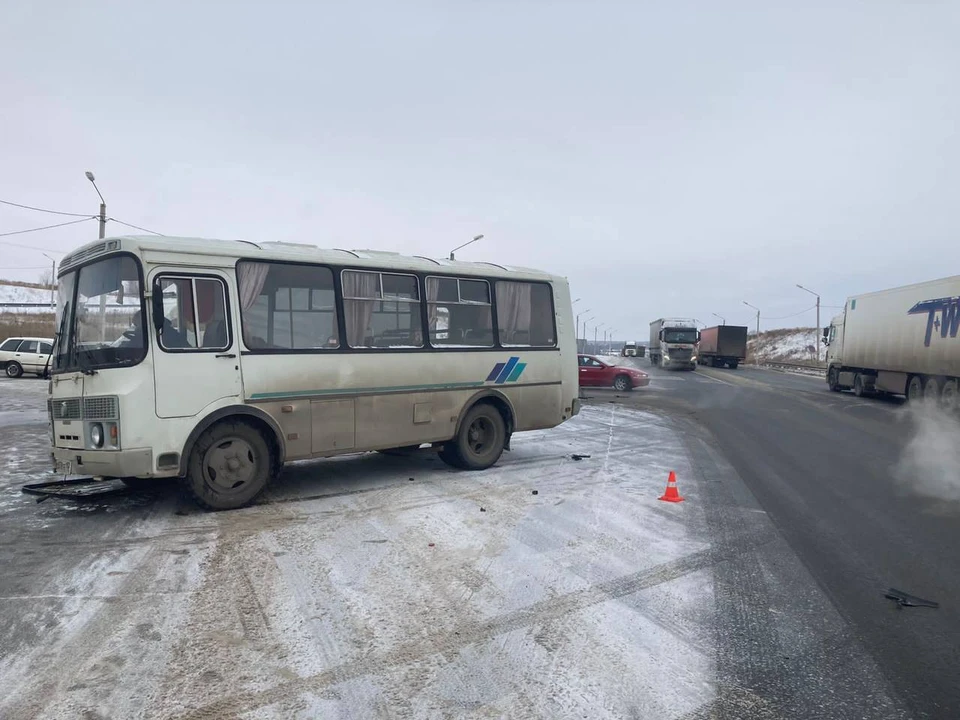 Пассажирский автобус столкнулся с «ГАЗелью» под Нижним Новгородом: есть пострадавшие