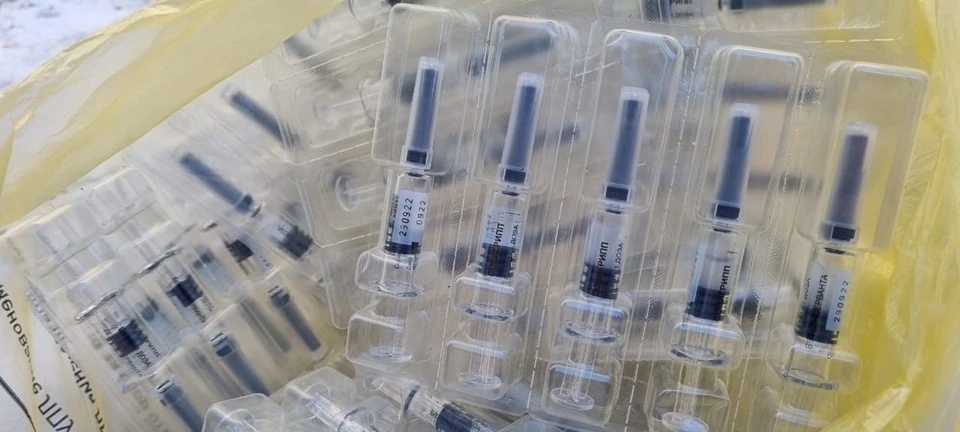 Выбросили вакцину от гриппа. Фото: паблик ВКонтакте «ИГГС»: @izhevskgdegaistoyat