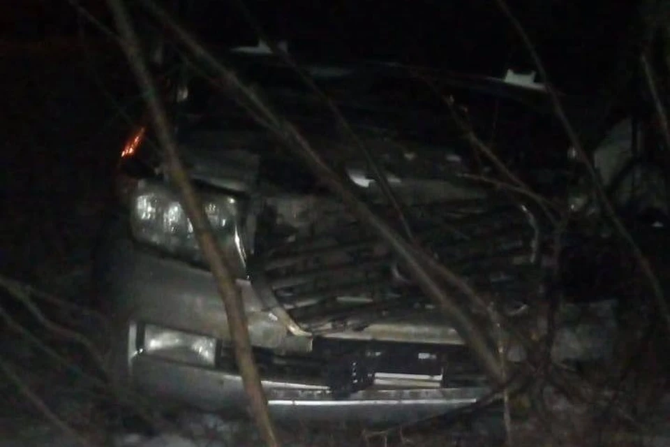 Toyota Land Cruiser столкнулся с двумя машинами. Фото телеграмм-канала ЧП Сахалин