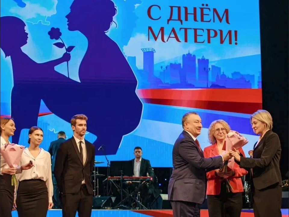 Знак отличия «Материнская доблесть» вручили 21 женщине-матери.