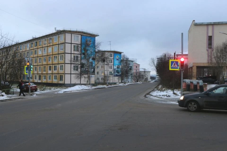 Новый светофор установлен у плавательного бассейна. Фото: администрация города Североморска