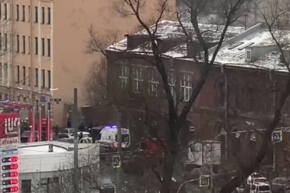 Пожар произошел на территории бывшей фабрики Печаткина на Васильевском ...