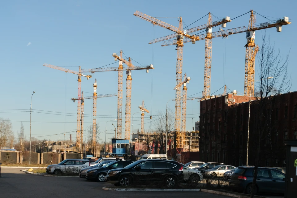В Петербурге резко упал спрос на новостройки.