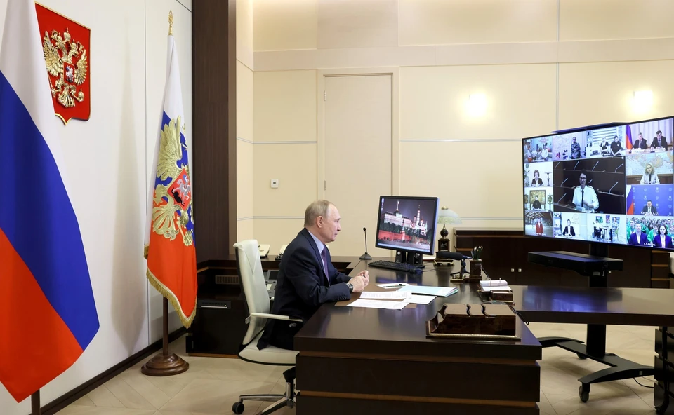 Президент России Владимир Путин в формате видеоконференции провёл встречу с инвалидами и представителями общественных организаций. Фото: kremlin.ru
