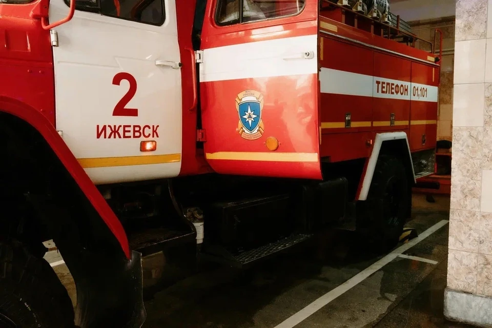 В Ижевске на улице Ильфата Закирова 3 декабря загорелся многоквартирный жилой дом