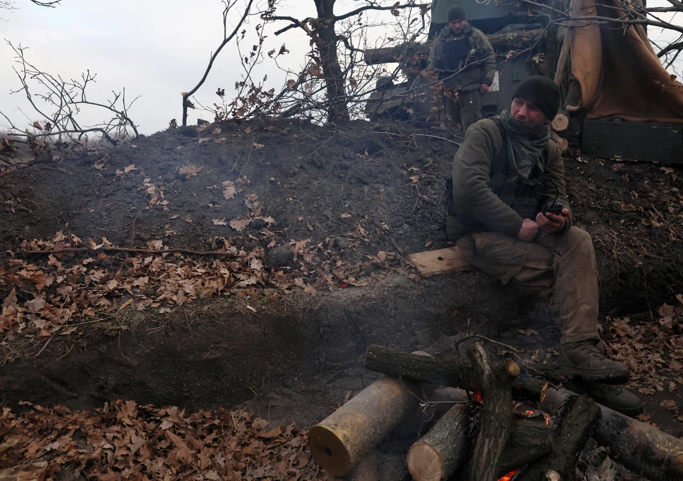 Украинские военные на позициях под Артемовском.