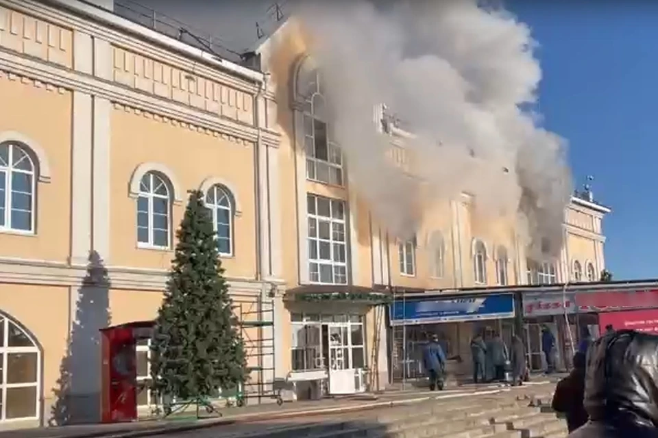 Прокуратура начала проверку из-за пожара в торговом центре в Ельце