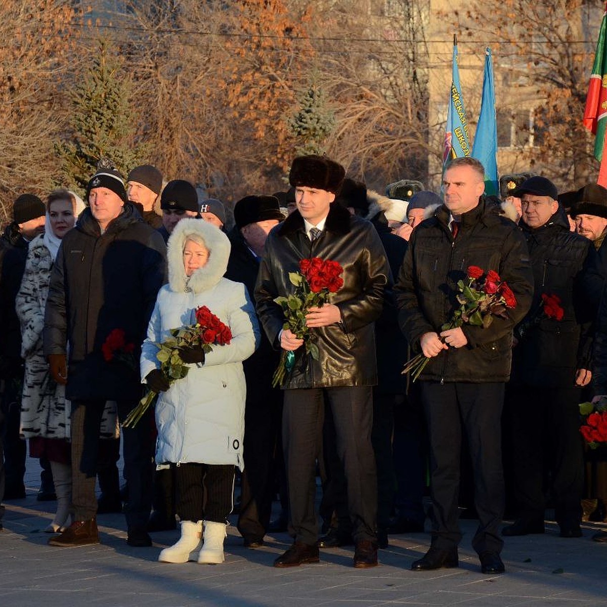 В День Героев Отечества к памятнику Александру Прохоренко в Оренбурге  возложили цветы - KP.RU