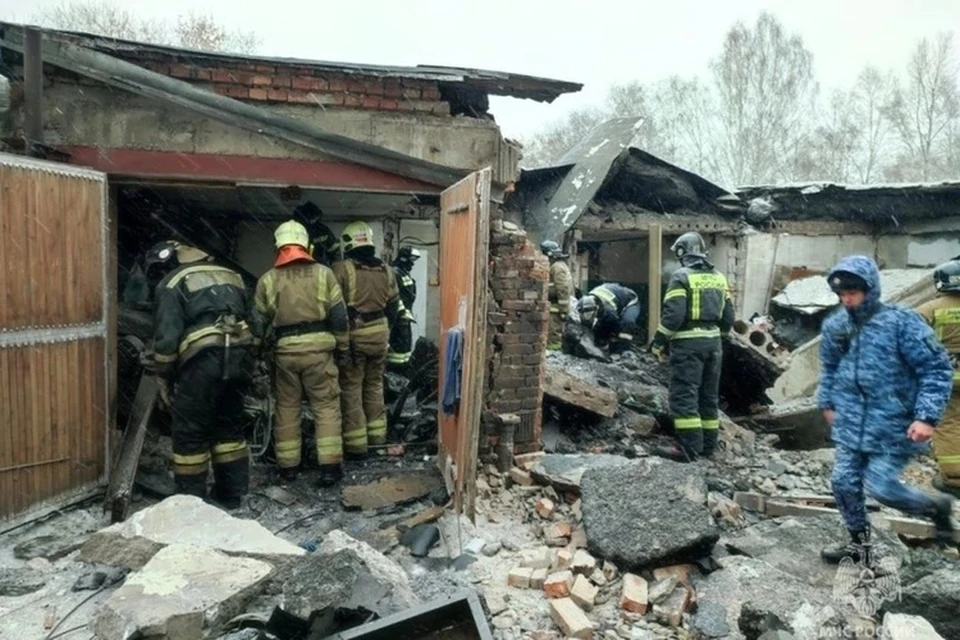 В мэрии Новосибирска назвали возможную причину гибели мужчины при взрыве в гаражном кооперативе «Линейщик». Фото: ГУ МЧС по Новосибирской области