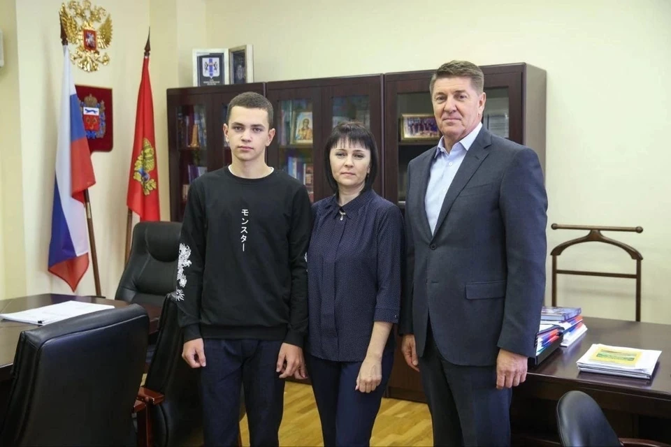 Сенатор Андрей Шевченко встретился с мальчиком-героем в Москве