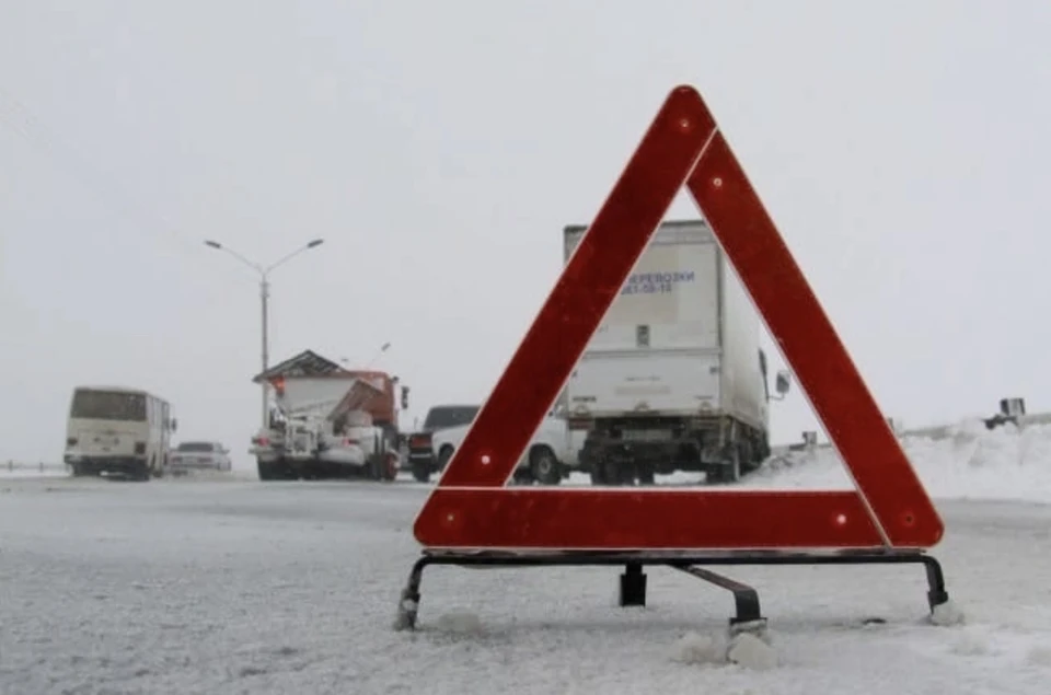 Три человека пострадали в ДТП на трассе М-1 в Смоленской области.