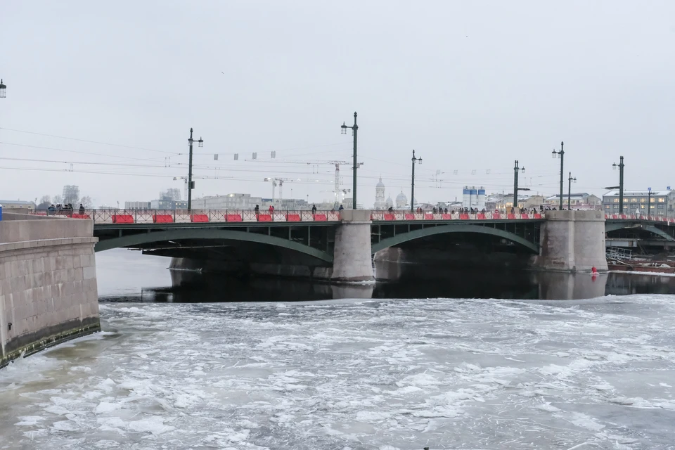 Биржевой мост будут перекрывать три ночи подряд.