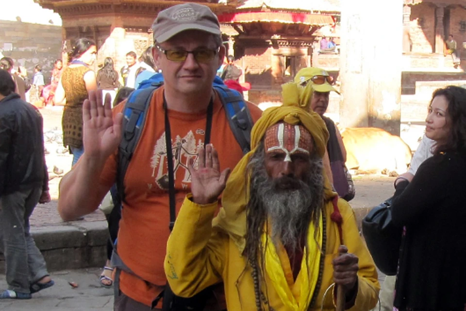 Доктор Валерий Новоселов в Непале. Местный житель утверждает, что ему 300 лет. Дай еще 2 доллара, скажет, что 600!
