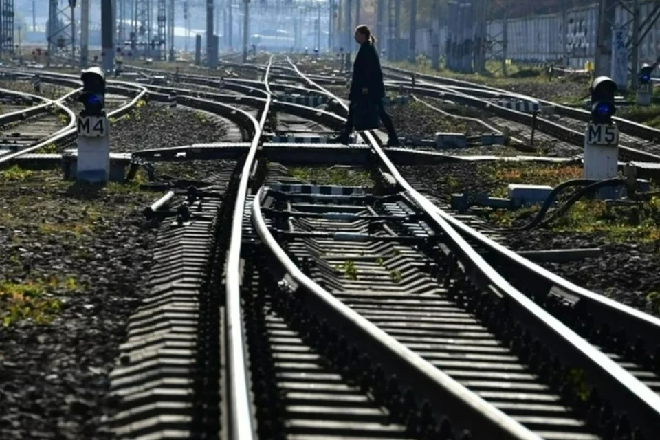 Поезд столкнулся с легковушкой в Туапсинском районе Кубани Фото: Иван МАКЕЕВ