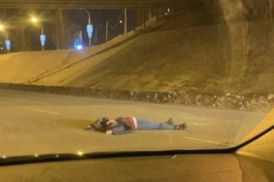 Сотрудники полиции проводят проверку. Фото: «Инцидент Екатеринбург»