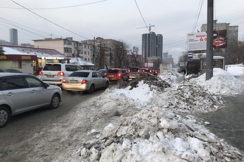 Ситуация в районе остановки «Первая Речка» остается напряженной.