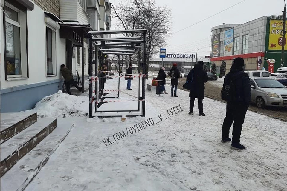 В Твери монтируют новые остановки Фото: vk.com/uvideno_v_tveri
