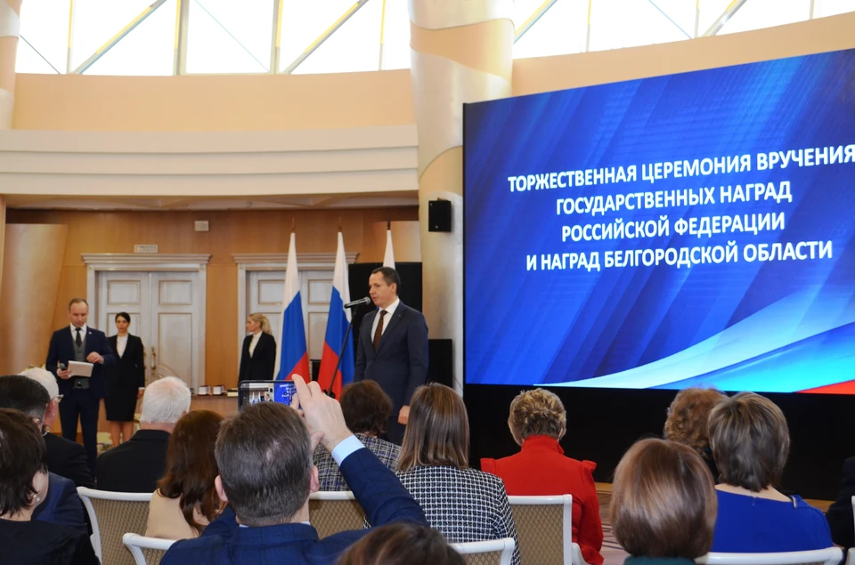 Медали, благодарности и почетные звания получили жители региона.