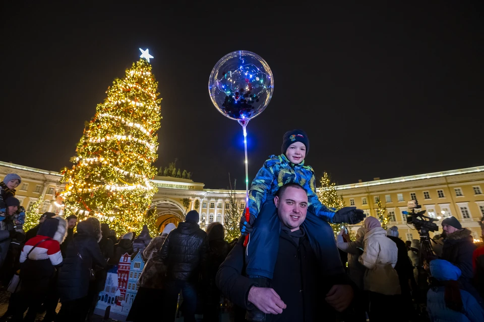 Невский проспект перекрыли для празднования Нового года