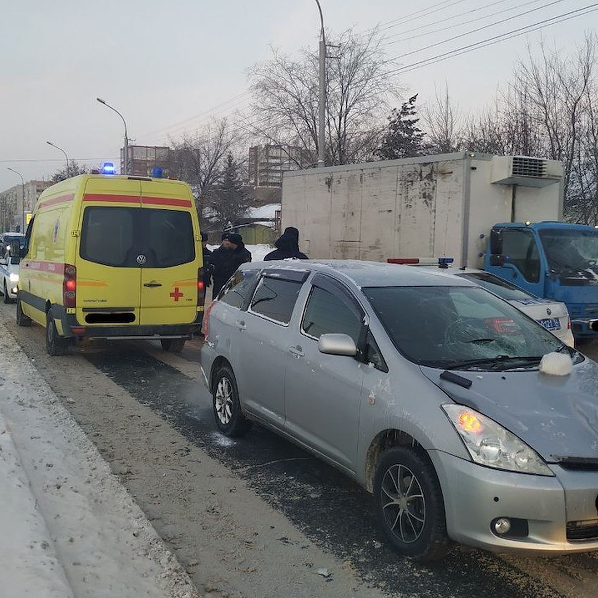 В Новосибирске Тoyota насмерть сбила 69-летнюю пенсионерку - KP.RU