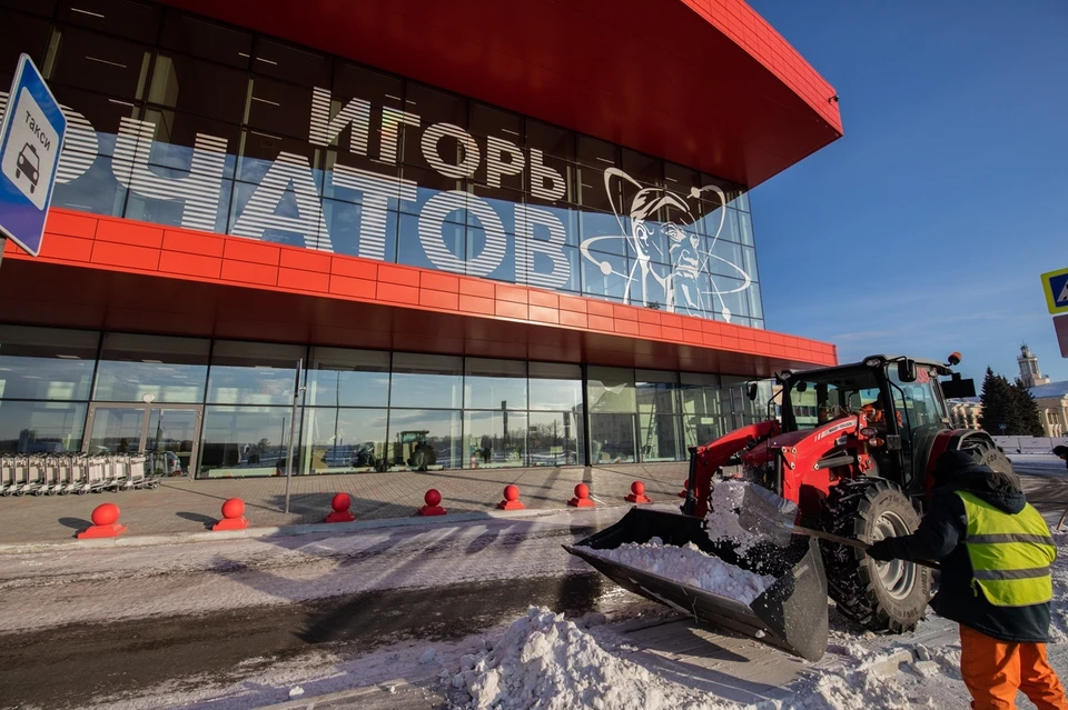 Непогода сказалась и на работе аэропорта.