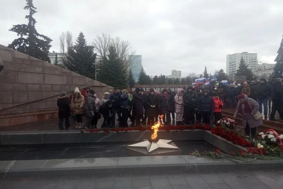 Траурный митинг в память о погибших в Макеевке на площади Славы в Самаре 3 января