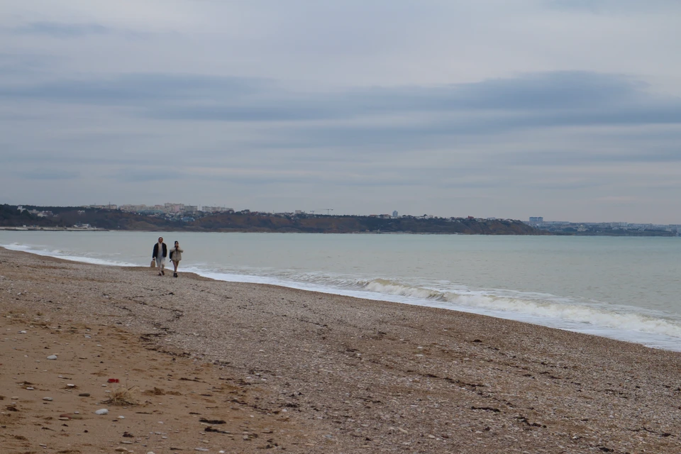 Температура воды в Черном море у берегов Севастополя +9°.