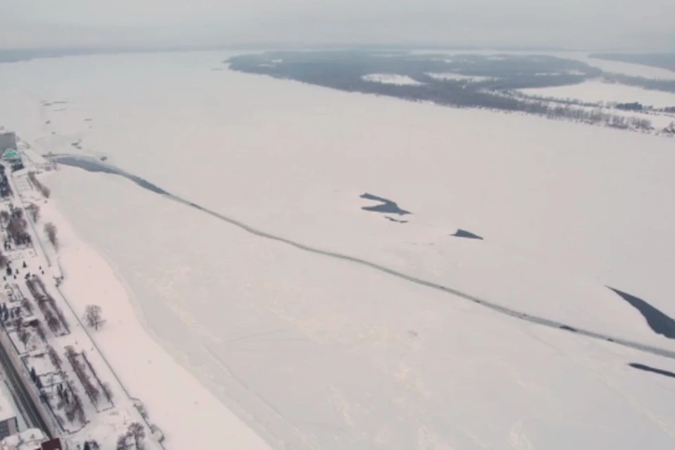 Во время аномальных морозов Волга покрылась льдом