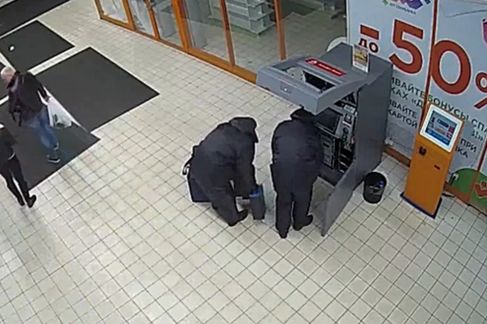 Грабители тратили все украденные деньги на наркотики и дорогие машины. Фото: ГУ МВД по СПб и ЛО