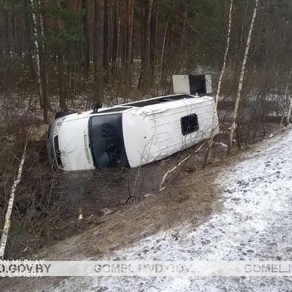 Под Житковичами перевернулась маршрутка с пассажирами - KP.RU