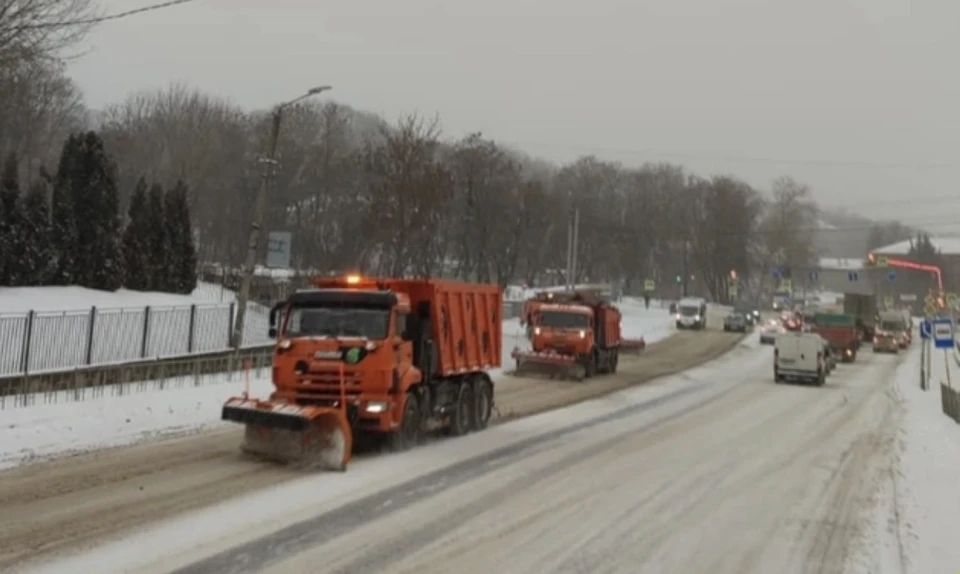 В Смоленске ликвидируют последствия снегопада. Фото: департамент по транспорту Смоленской области.