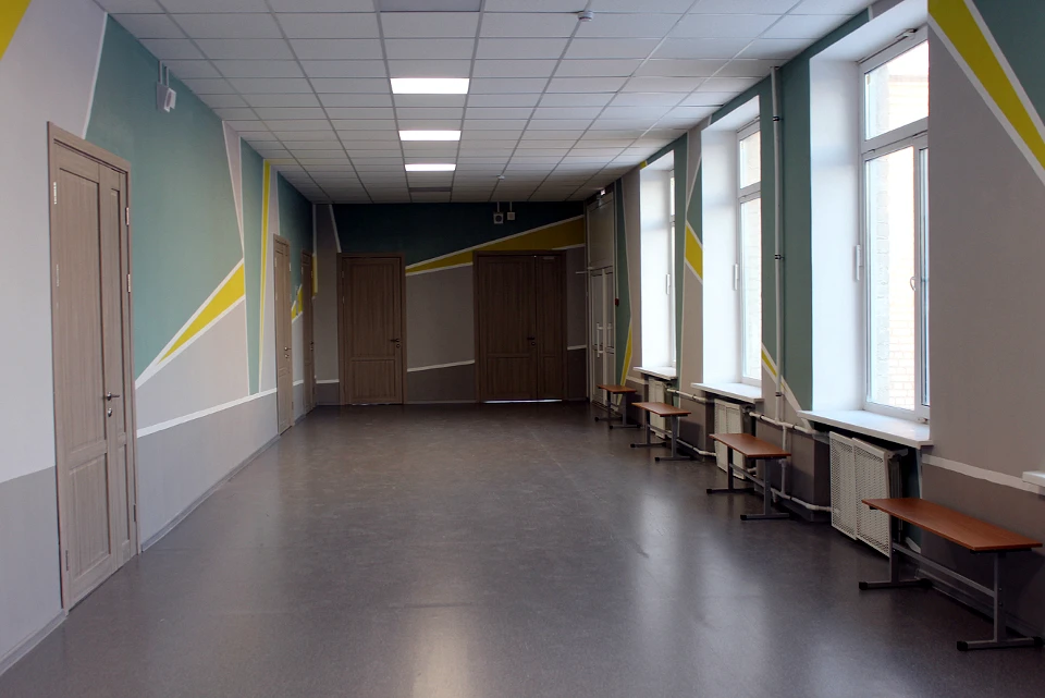 Коридор в Суховерковской школе теперь выглядит вот так симпатично.