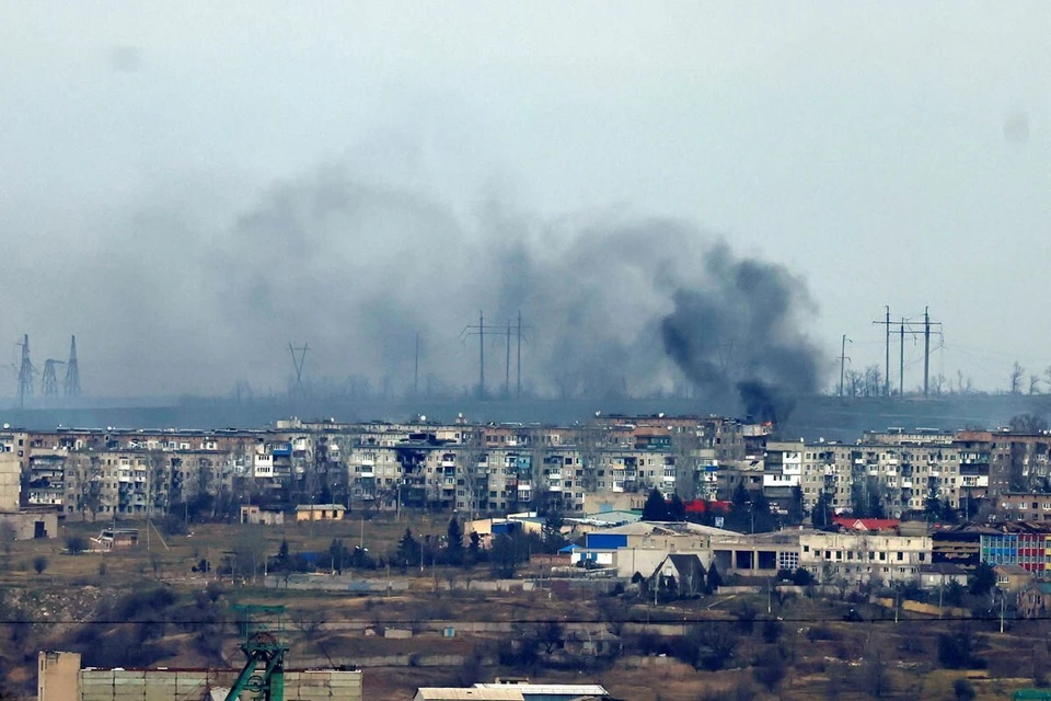 Дым от боевых действий в Соледаре, январь 2023 года