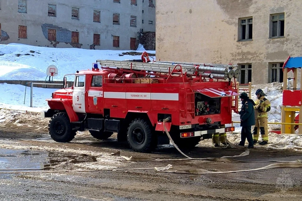 К моменту приезда пожарных квартира была сильно задымлена. Фото: СУ ФПС №48 МЧС России