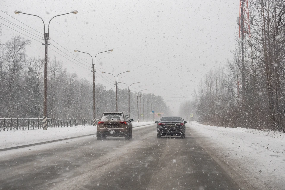 Госавтоинспекция призывает водителей к осторожности в связи со снегопадом