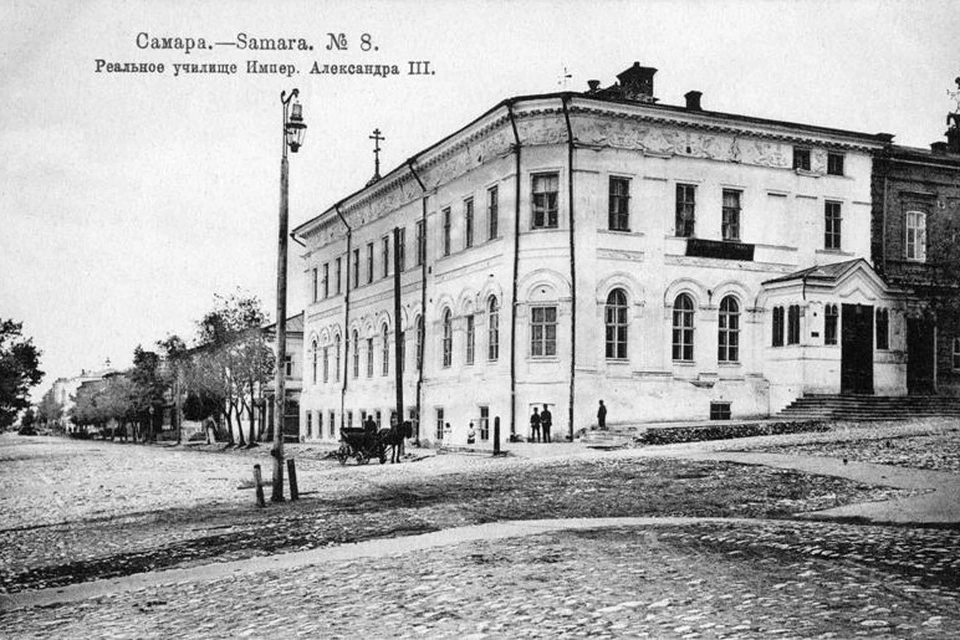 В этом доме 172 года назад была образована Самарская губерния