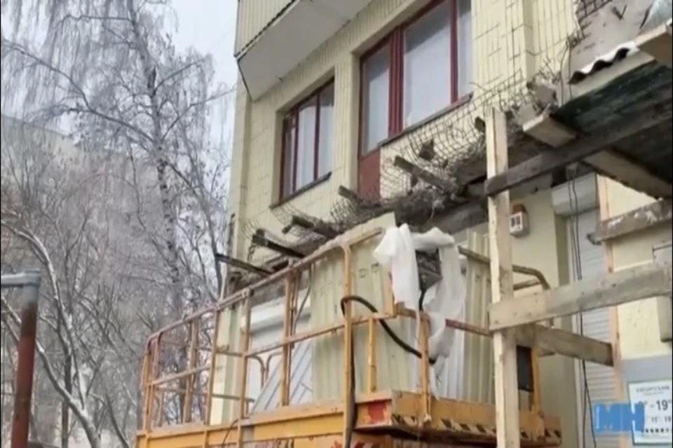 Стали известны подробности падения балкона в Минске на Коласа. Фото: скриншот с видео агентства «Минск-Новости»