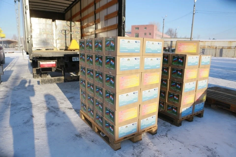 Жители республики получат крупы, консервы и другие нужные продукты. Фото: пресс-служба ЗАО "Нефтефлот"