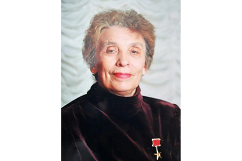 Александра Ивановна Денисова - с 1971 года Герой Социалистического Труда.