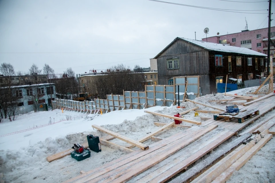 Подрядчик готовит площадку, чтобы начать строительство. Фото: администрация Мурманск