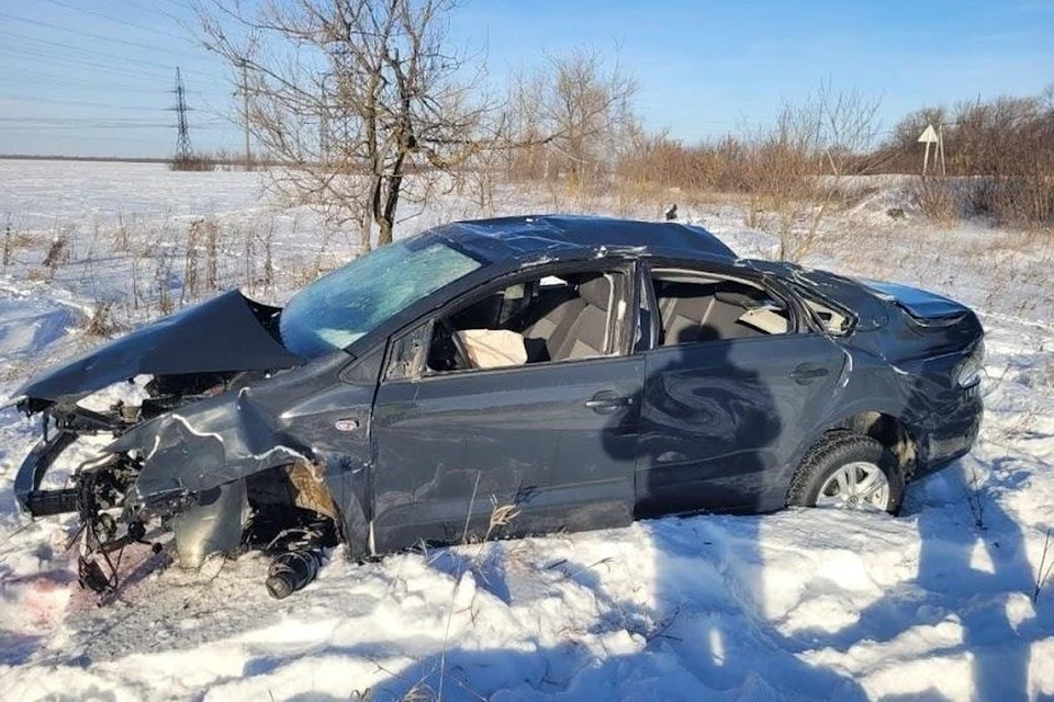Неопытный водитель опрокинул иномарку в кювет. Фото: ГУ МВД по Самарскаой области
