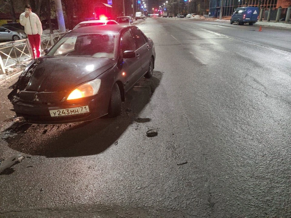 В Туле Mitsubishi въехал в стоящий Mercedes-Benz