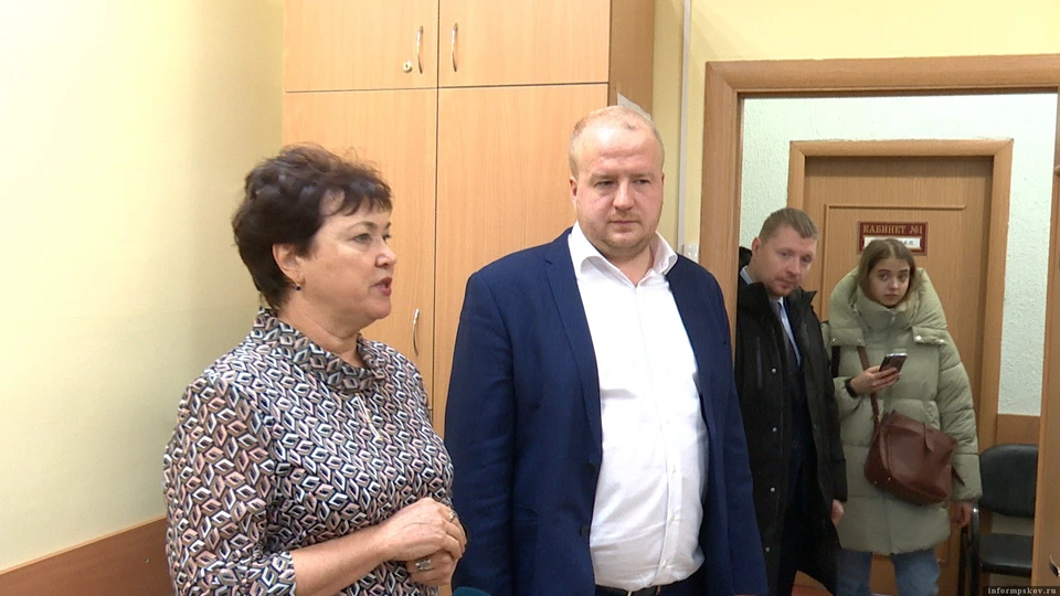 Глава Пскова Борис Елкин посетил ДМШ №4 в Пскове