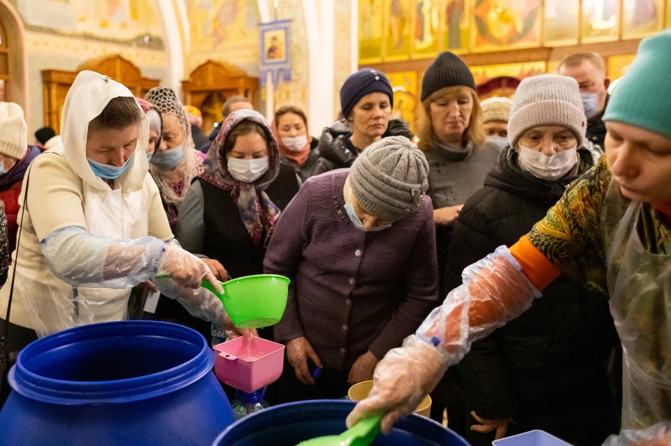 Святую воду будут два дня раздавать в Вознесенском соборе Новосибирска.