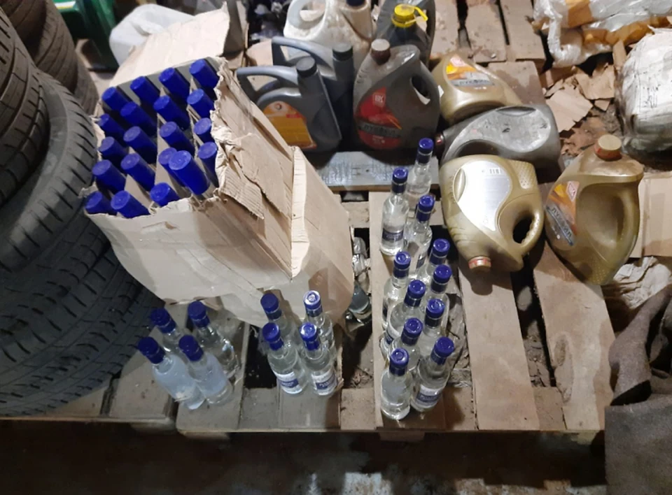 Полицейские изъяли 98 литров контрафактного алкоголя