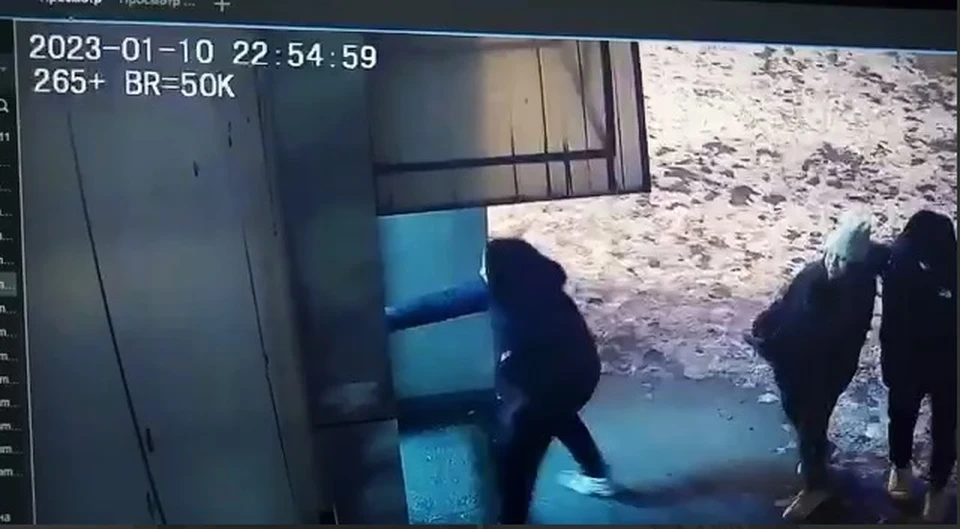 Хулиганов было трое Фото: скриншот