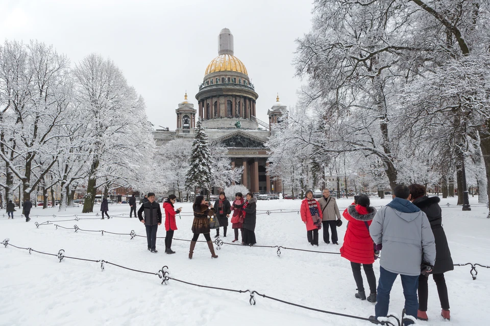 Туристы принесли Петербургу 14 миллиардов рублей.